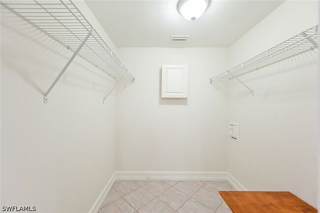 Building Photo - 1933 Courtyard Way Unit D-103