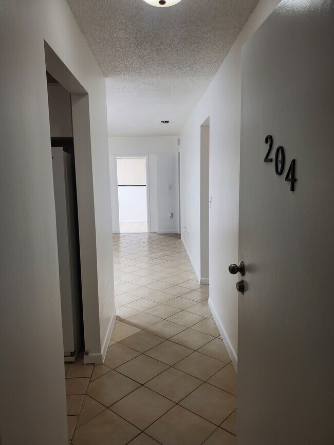 Photo - 6239 W 24th Ave Unidad 1