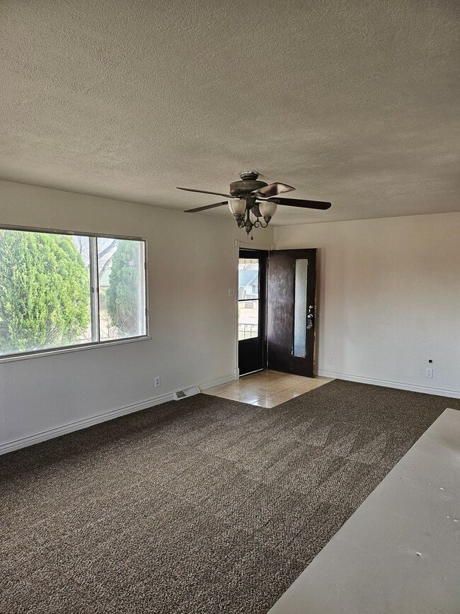 Photo - ALL PROSPECTIVE TENANTS MUST SUBMIT A ON LINE APPLICATION AND BE PRE-QUALIFIED PRIOR TO ANY SHOWI...