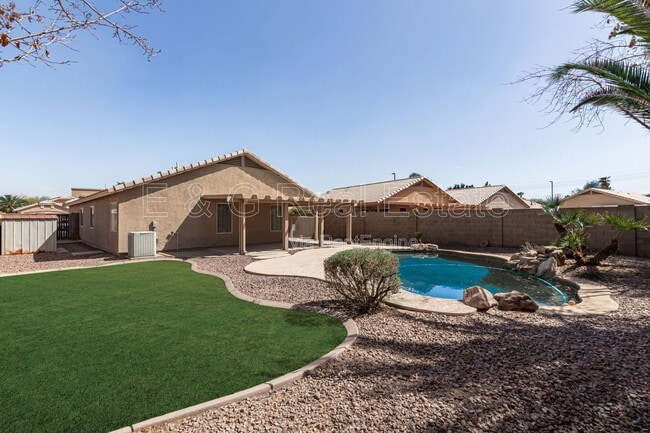 Building Photo - 1522 S Dove St