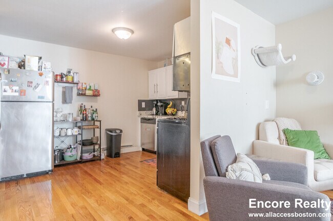 Photo - 238 Everett St Unidad 2
