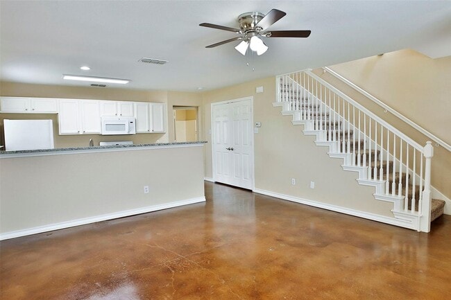 Photo - ? Spacious & Stylish 4-Bedroom Duplex? 1/2...