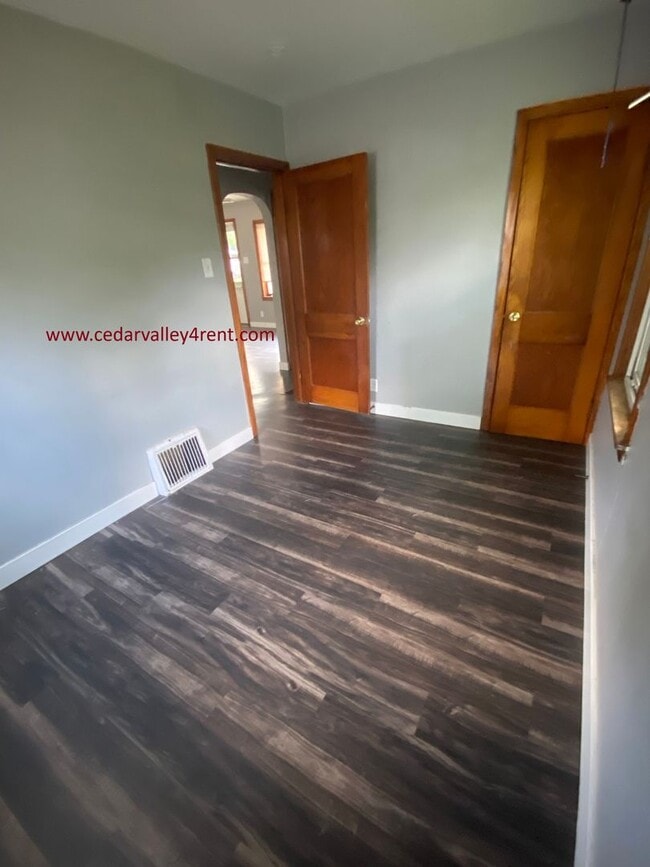 Photo - 218 Clark St