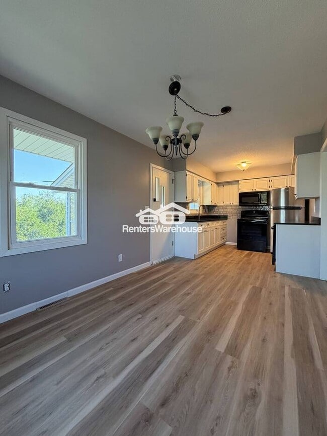 Photo - Available Now 4 Bedroom 2 Bathroom Single Family Home in St. Paul