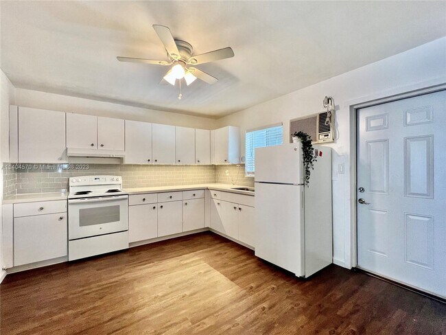 Photo - 20 SE 13th Terrace