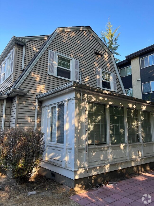 Building Photo - Hamilton Court 9 Bed 8 Bath Unit House