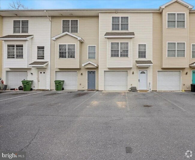 Building Photo - 2332 Wishing Well Ct Rental