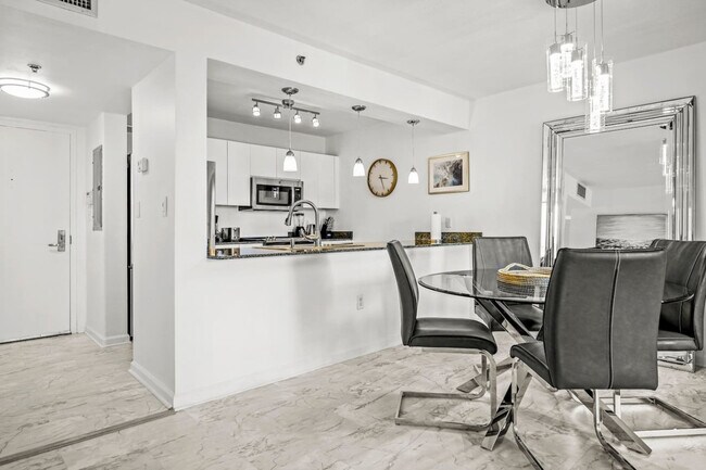 Photo - 107 SE 12th St Unit SI ID1534594P