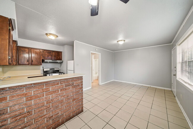 Photo - 6116 Octavia St