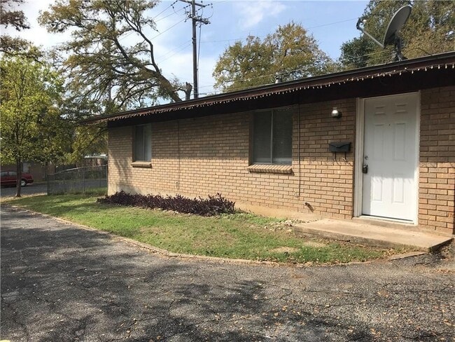 Building Photo - 1706 Brittany Blvd Rental