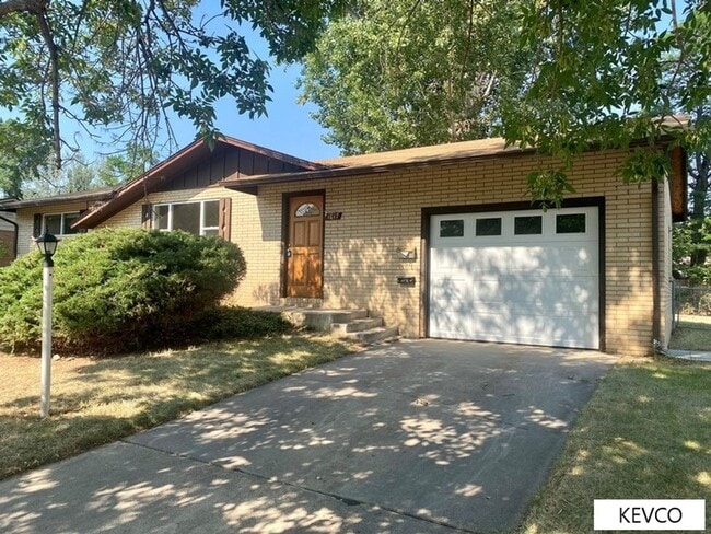 Building Photo - 1017 Castlerock Dr Unit 1017.5 Castlerock Dr