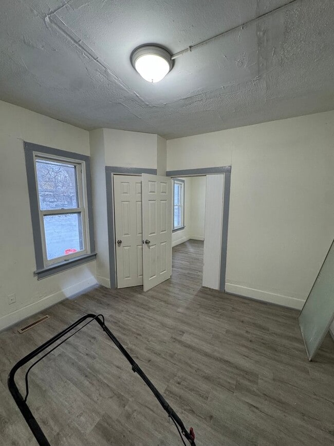 Photo - 2 Bed/ 1 Bath Apartment!
