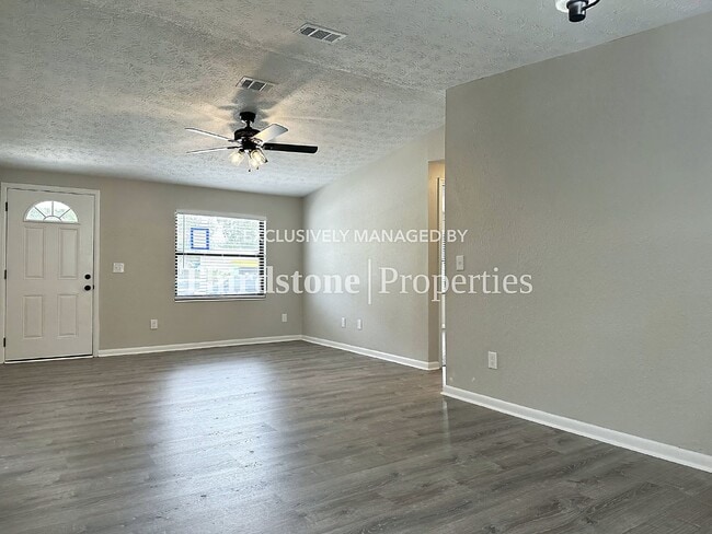 Photo - 10833 Liscard Rd S