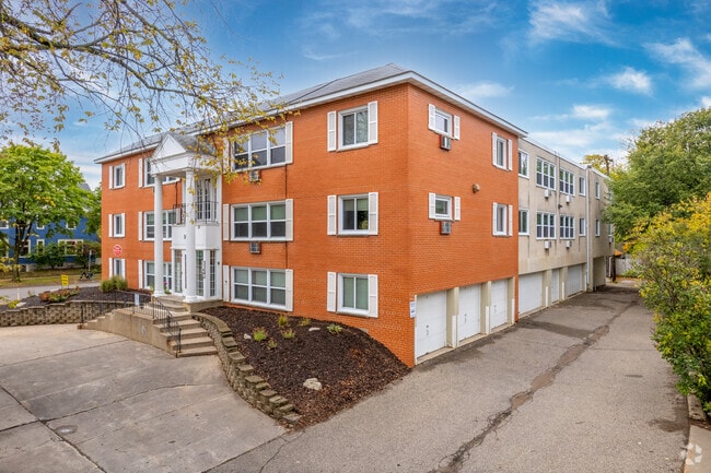 Photo - Dupont Avenue Apartments 3040