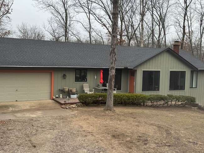 Building Photo - Secluded 3/2/2 Home West of Columbia!