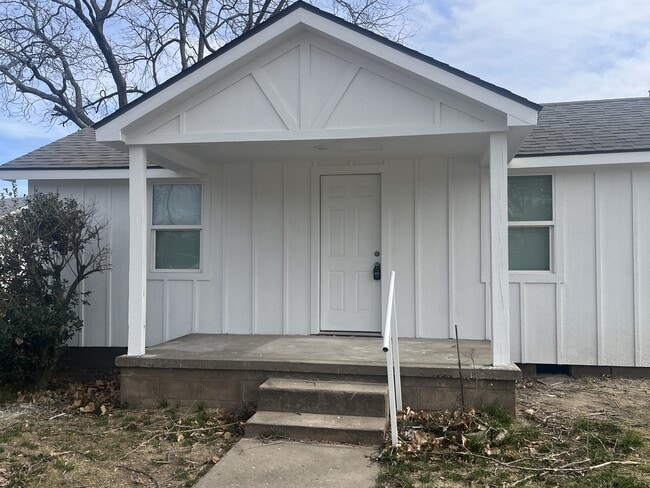 Photo - 820 N Oak Ave