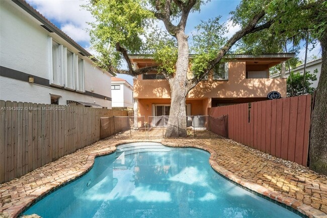 Photo - 3060 Matilda St