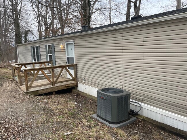 Building Photo - LJE #09