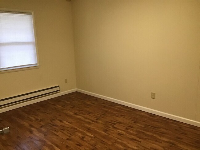 Photo - Bolivar MO 1 Bed, 1 Bath Apartment Unit 914