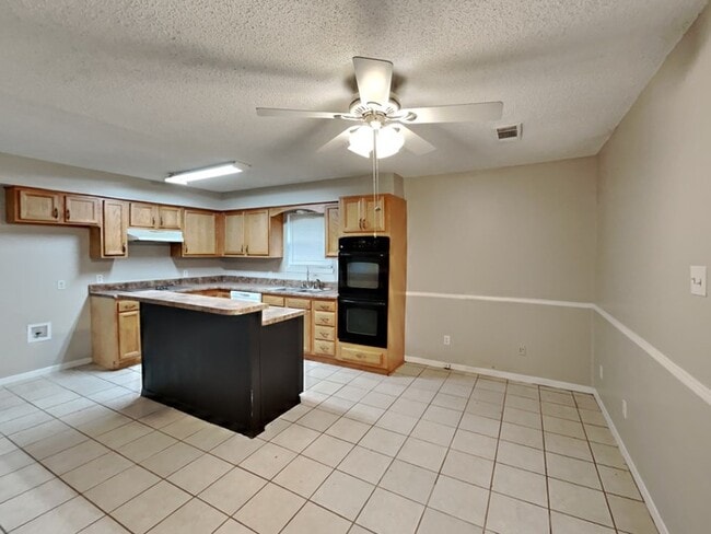 Photo - No Application Fee* $500.00 off 1st months...