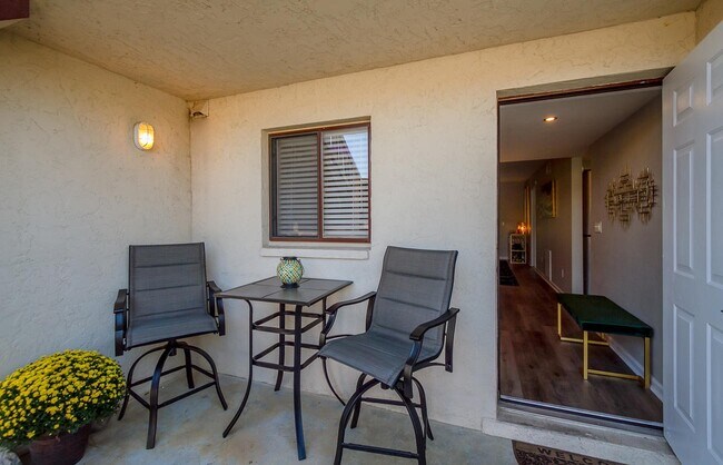 Photo - 1002 Windsong Cir