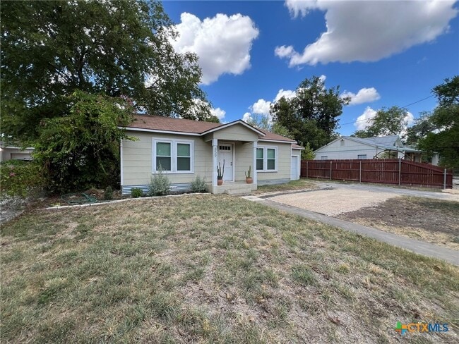 Photo - 859 Oasis St