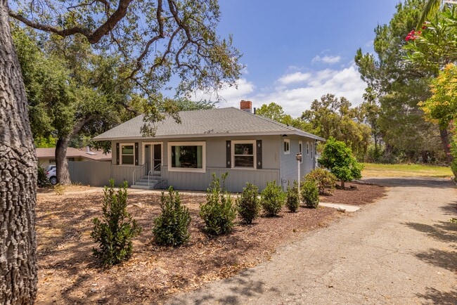 Photo - 605 W Ojai Ave
