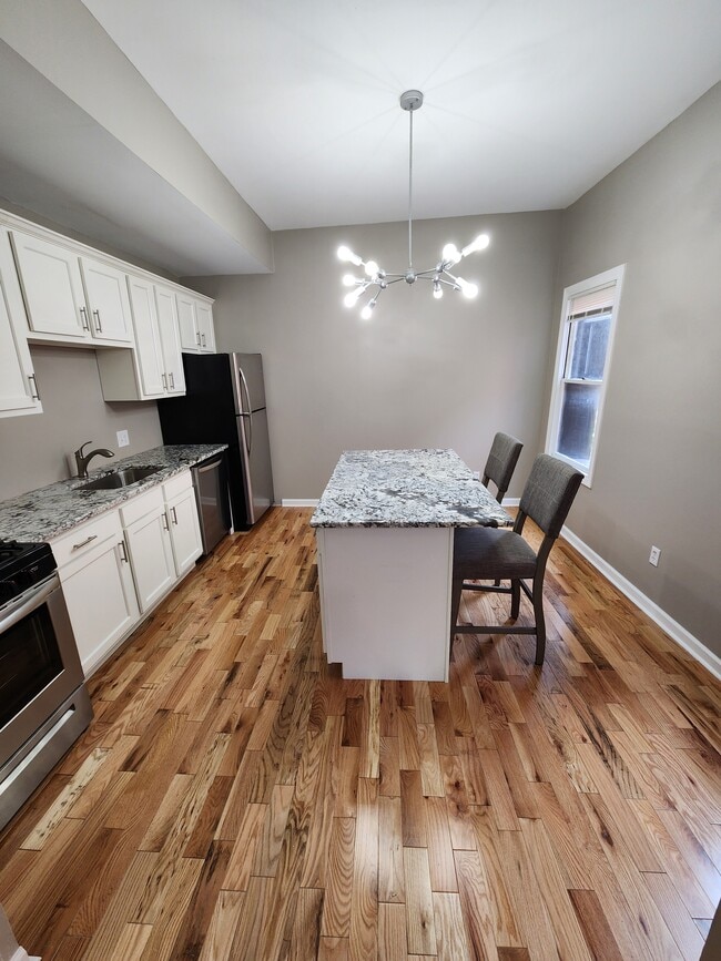 115 W 2nd Ave