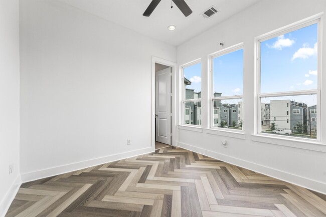 Building Photo - 3205 Baron St