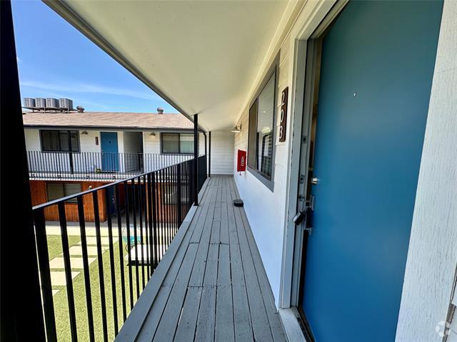 Building Photo - 4526 Munger Ave Unit 203 Rental