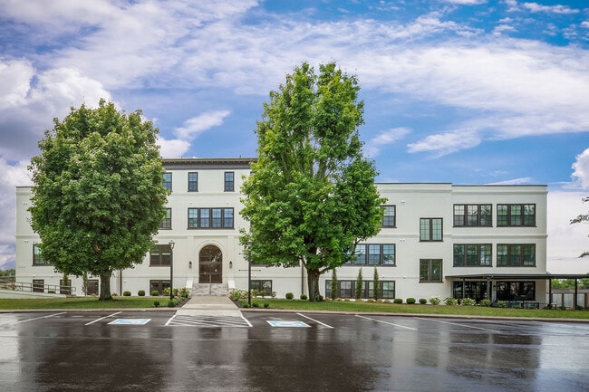 Photo - 211 W Colville St