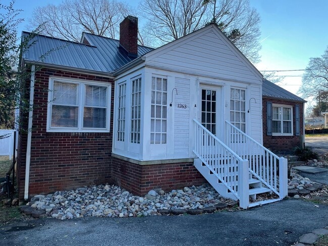 Building Photo - 1098 Unit 1263-A WINSLOW AVE