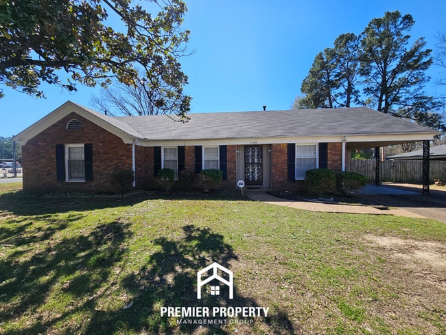 Building Photo - Classic 3BR/2BA Home in 38119 | Hardwood Floors, Fireplace & Formal Dining