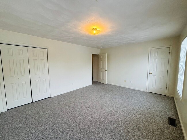 Photo - 725 E Main St