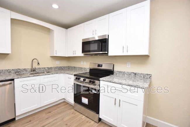 Photo - 1111 Mercury Dr E Unit B