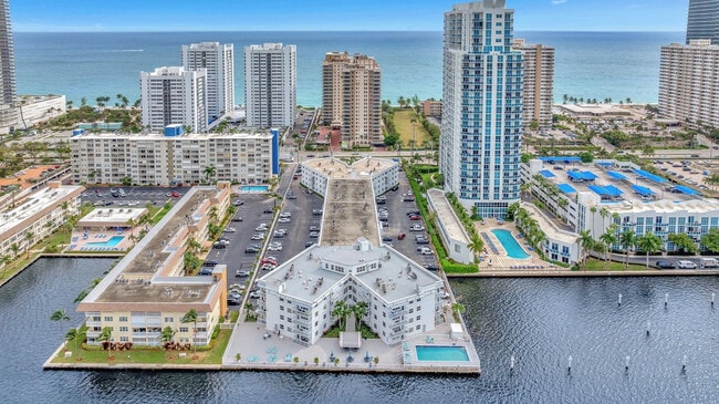 Building Photo - 1913 S Ocean Dr Unit 207