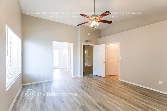 Photo - 8226 W Larkspur Dr