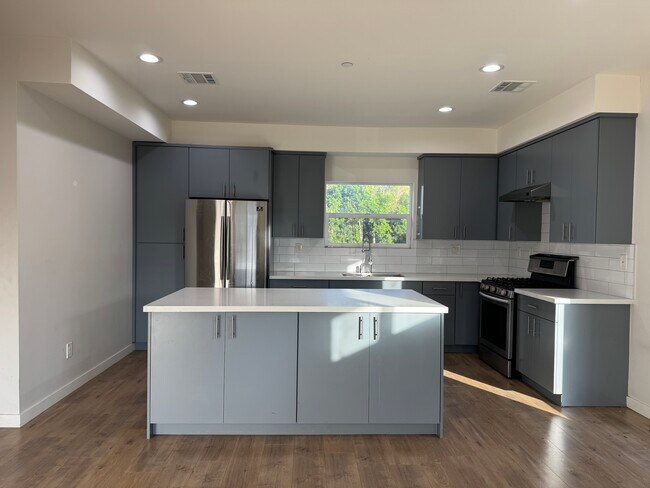 Photo - 5124 Denny Ave