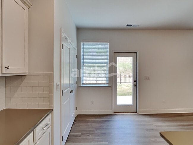Photo - 1035 Highland Walk
