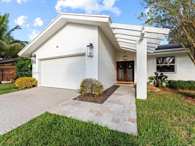 Building Photo - 10921 SW 116th Ave