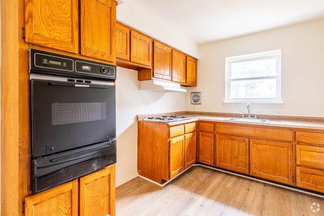 1BR, 1BA - 775SF - Kitchen
