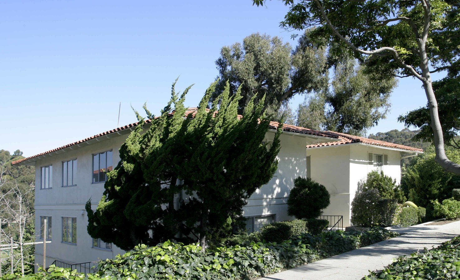 Photo - 215-225 Palos Verdes Dr W Apartments