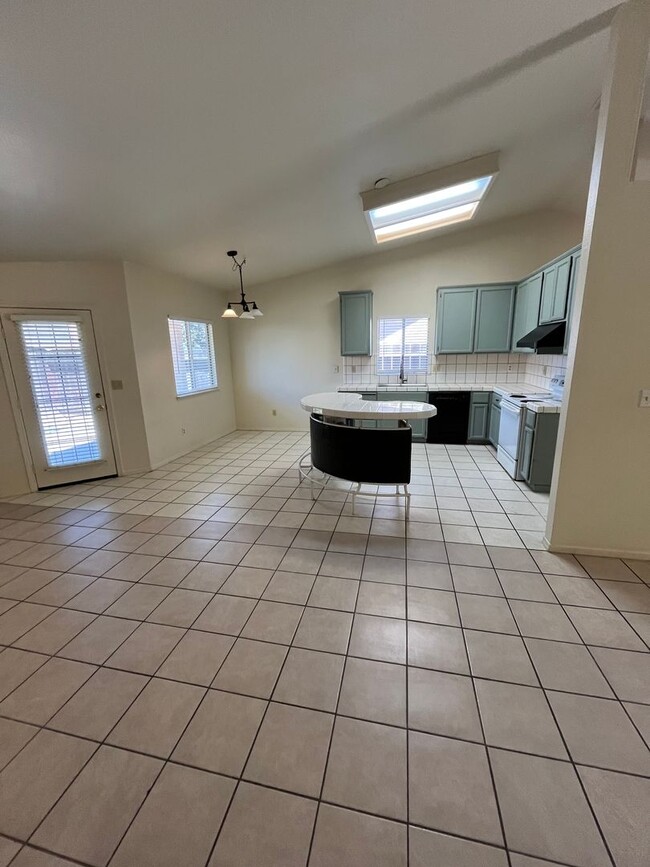 Building Photo - 1ST MONTHS HALF OFF! AVAILABLE NOW!!– Beautiful & Spacious 4 Bedroom Home!