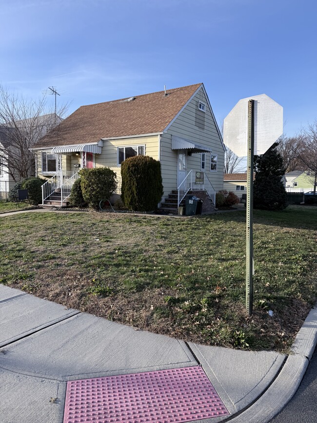 Photo - 21 Bellport Pl