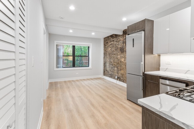 Photo - 1554 W Juneway Terrace Unit 2i