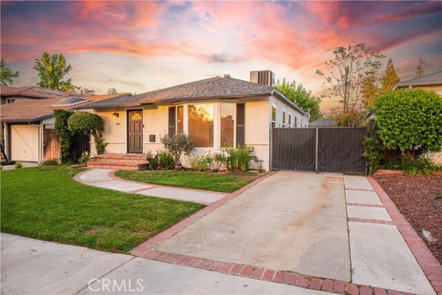 5106 Enfield Ave
