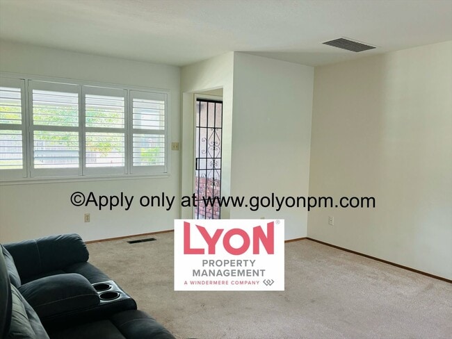 Photo - Spacious 2 bedroom, single level duplex in...