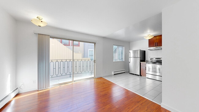 Building Photo - 753 Green St Unit 1E