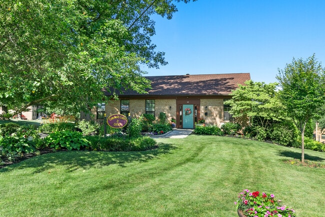 Oficina de alquiler y edificio del complejo - Powder Mill Apartments