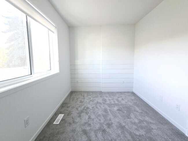 Photo - 11633-11688 88 St Unit MAIN 11633